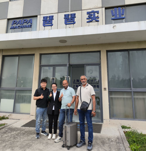 Cliente iracheno visita la Cina, firma un contratto in loco per la linea di produzione di palle di seso-date, elogia la qualità e il servizio delle attrezzature