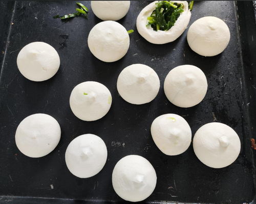 Ultime notizie aziendali su Superamento delle Barriere Tecniche! Papa Machine sviluppa con successo una macchina personalizzata per il ripieno di torta ai porri.